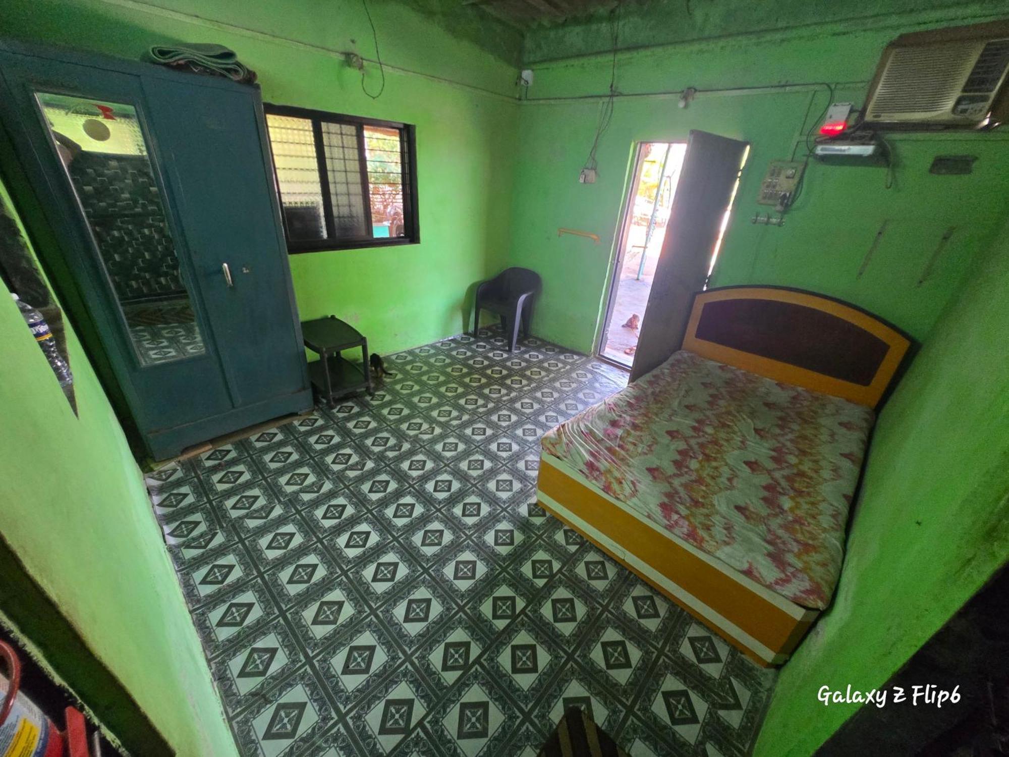 Sea Touch Beach Resort Harihareshwar Bilik gambar